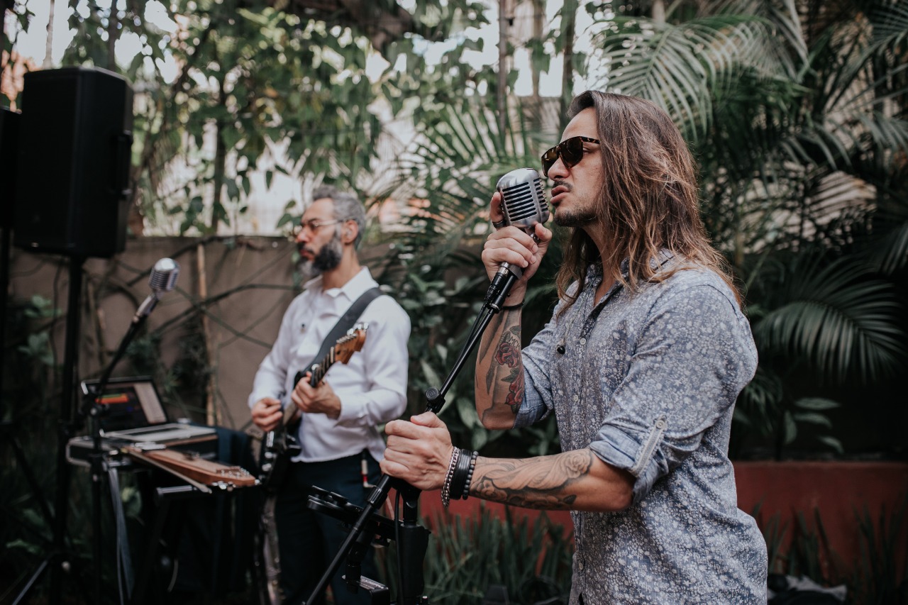 Five PM se apresentando ao vivo